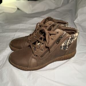 Size 10 Clarks Women's Caroline Spice Brown Leather Boots 26184112 Worn Twice